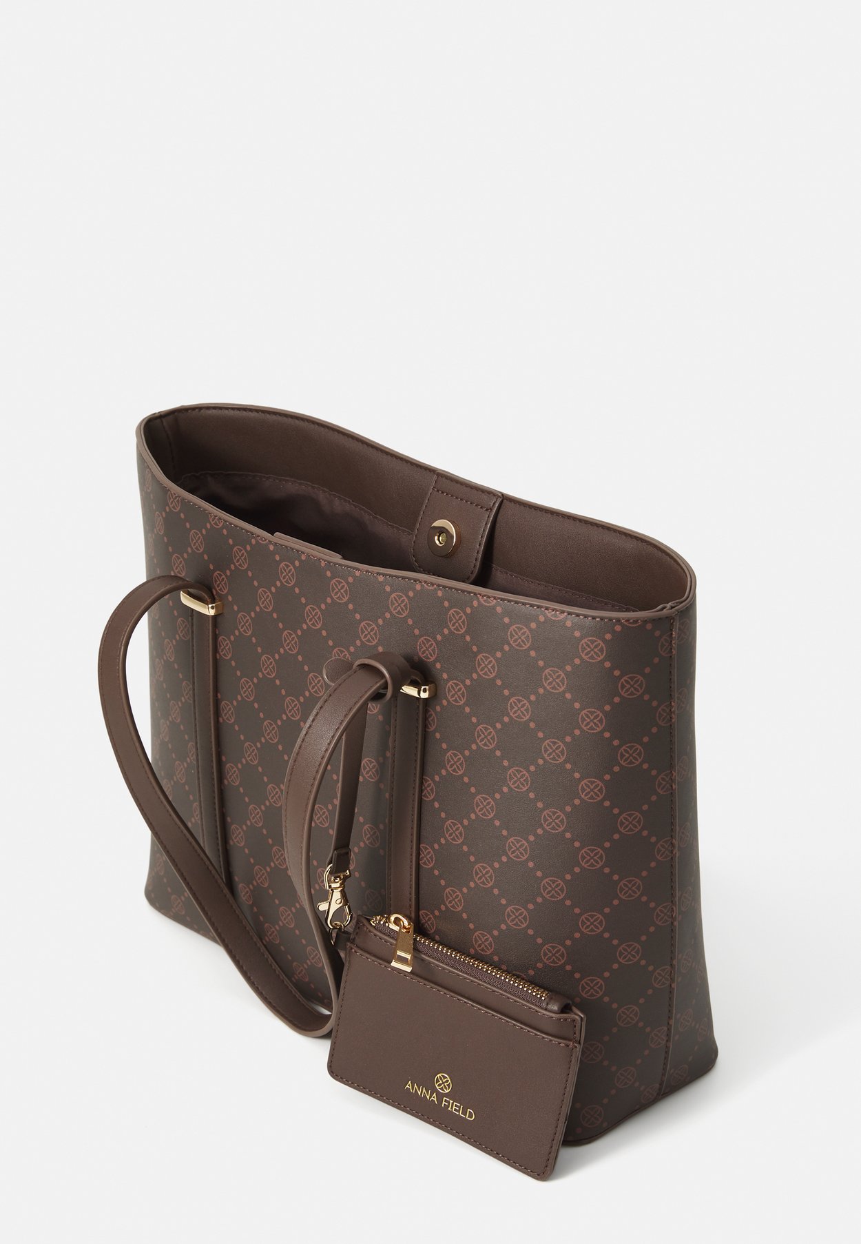 Anna Field Lifestyle